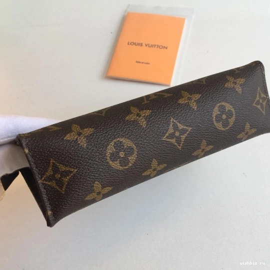 WIS VUITTON LOUIS POUCH TOILETRY 19 0224